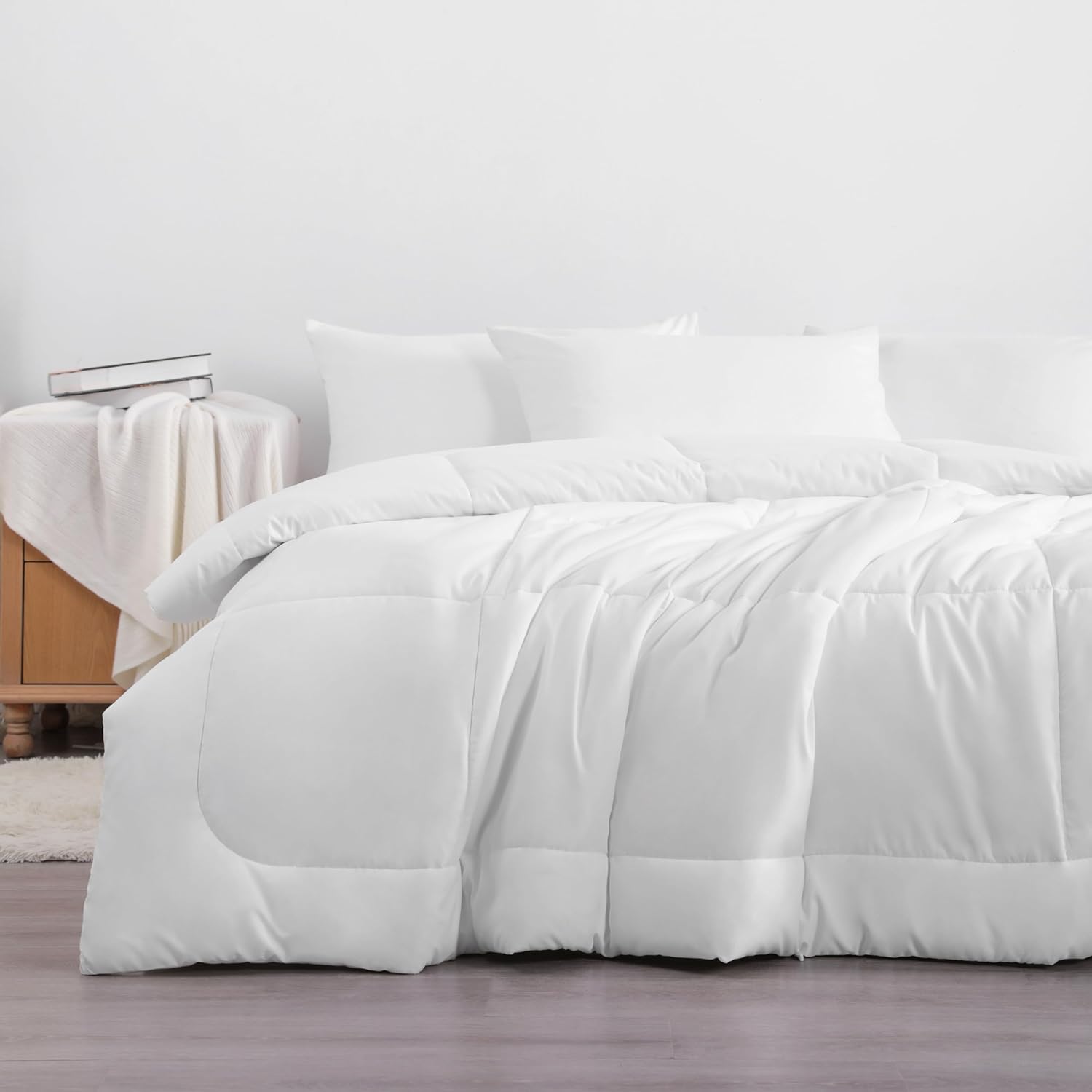 Lorviah Twin Comforter, Bedding Quilted, White